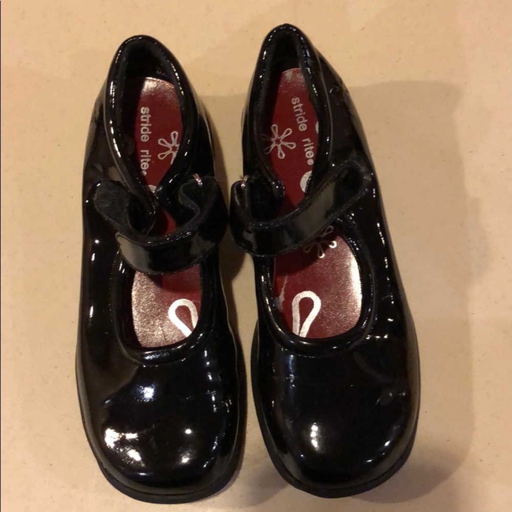 Girls black patent leather shoes